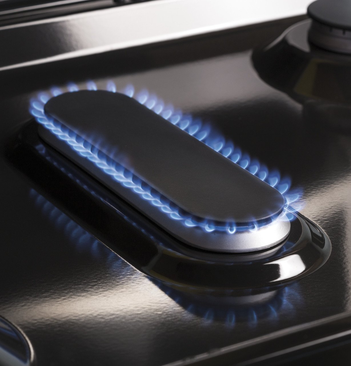 GE 30" Freestanding Gas Range - Image 2