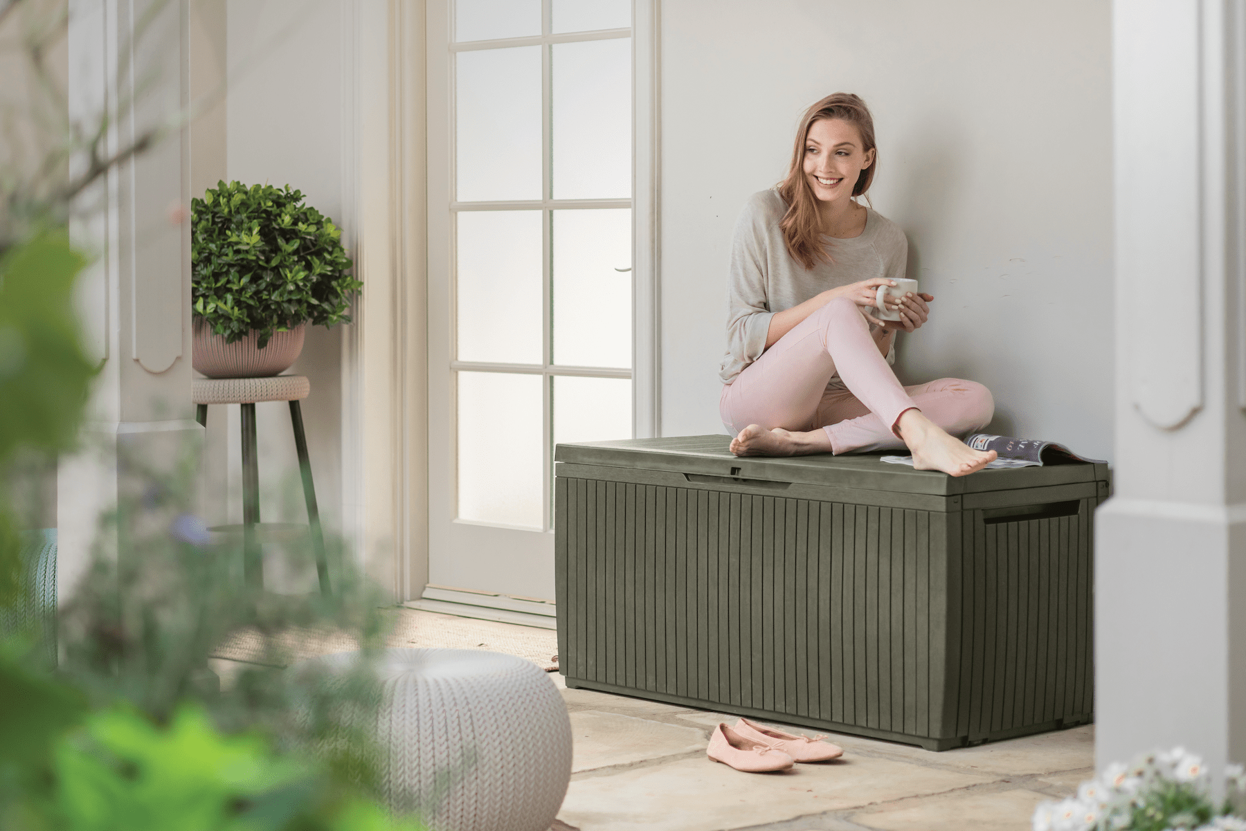 Keter Springwood 305L Storage Box - Green - Image 5