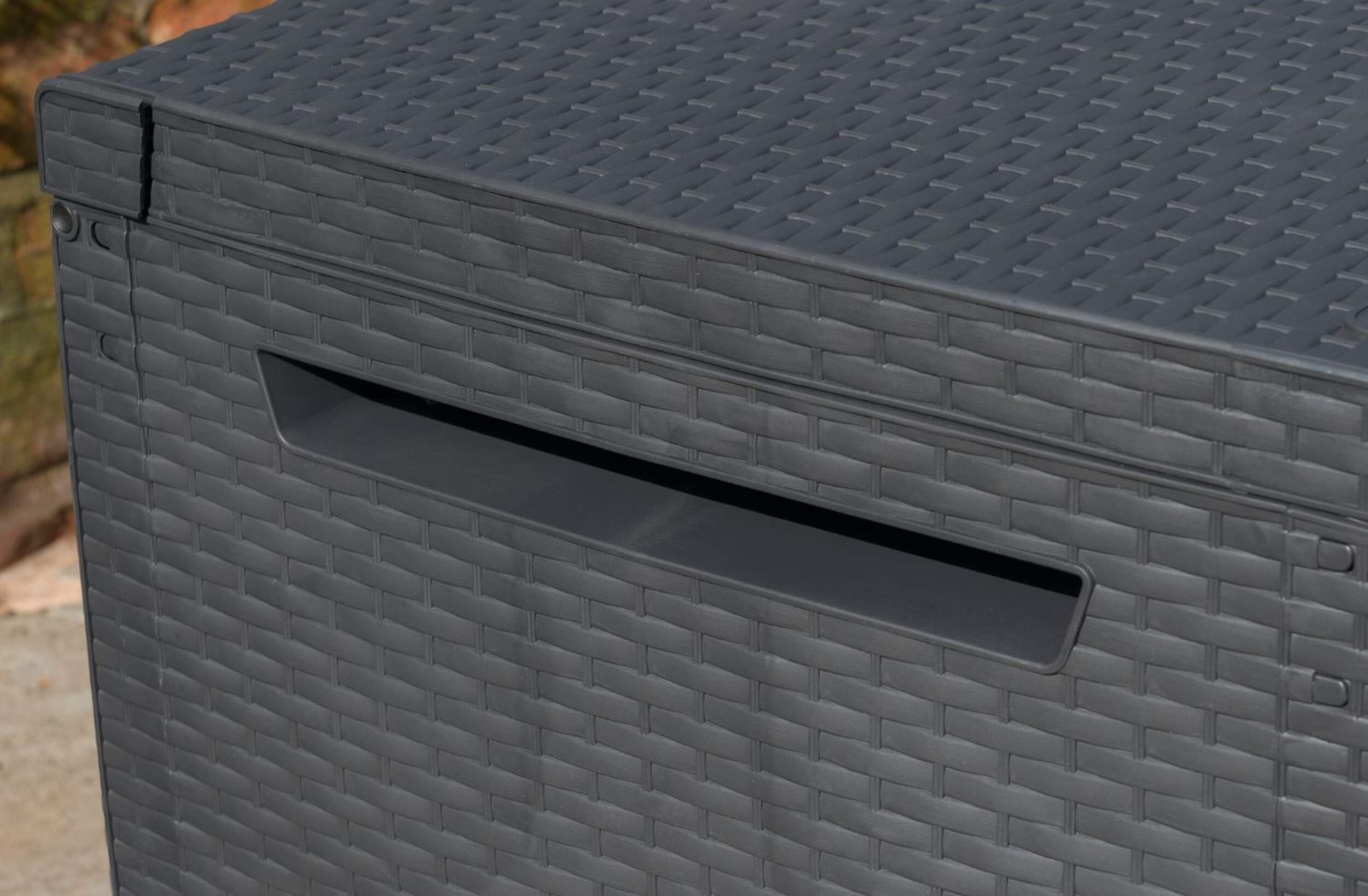 Keter Capri 305L Storage Box - Graphite - Image 8