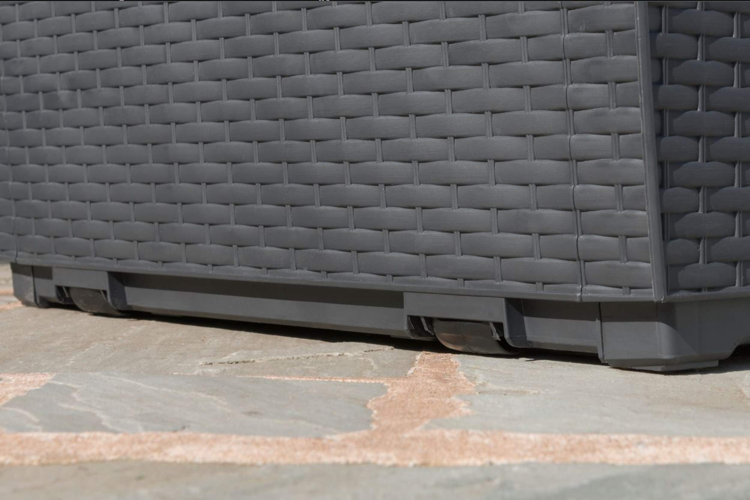 Keter Capri 305L Storage Box - Graphite - Image 7